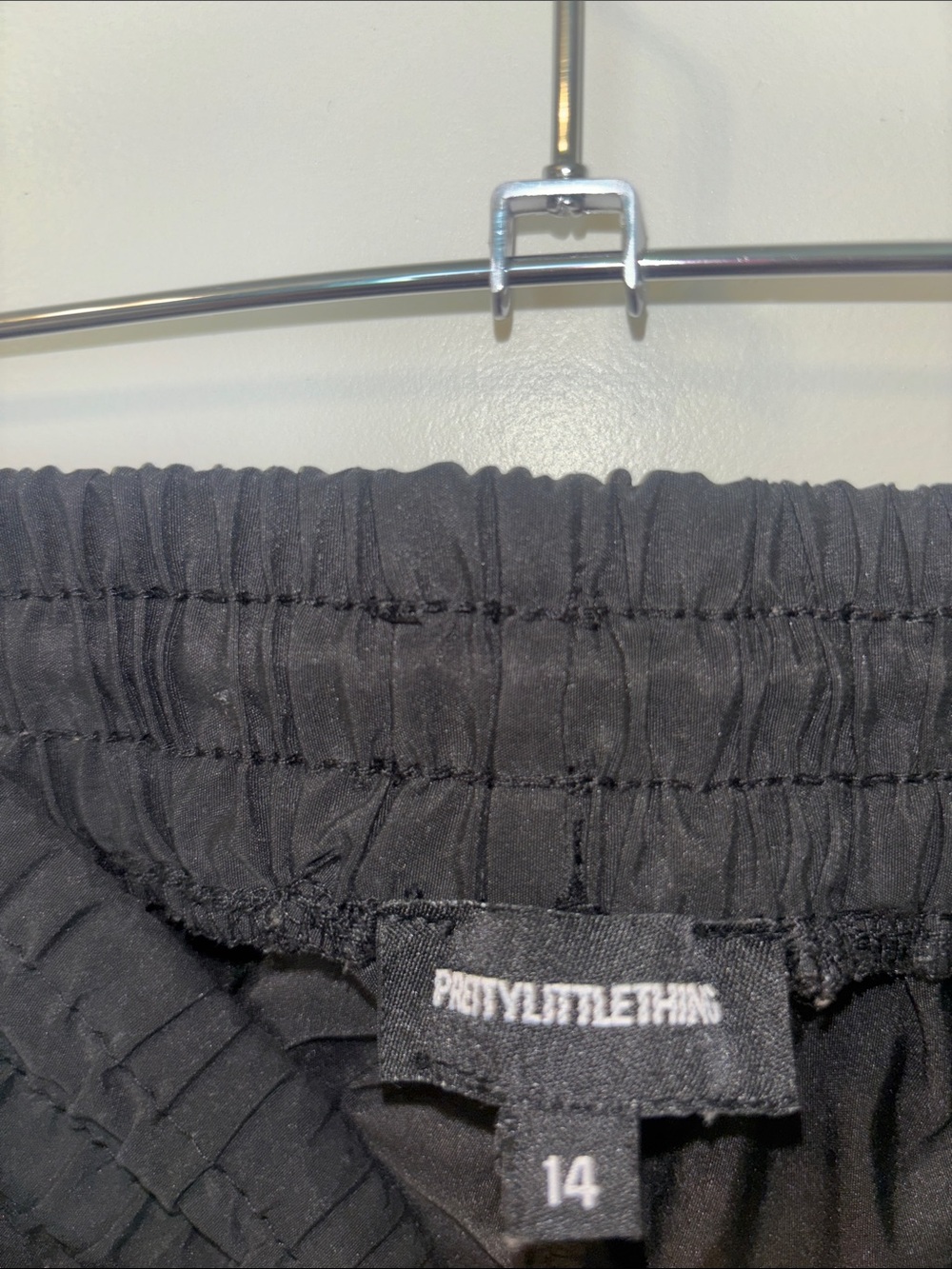 PrettyLittleThing Black Cargo Joggers - Picture 8 of 8